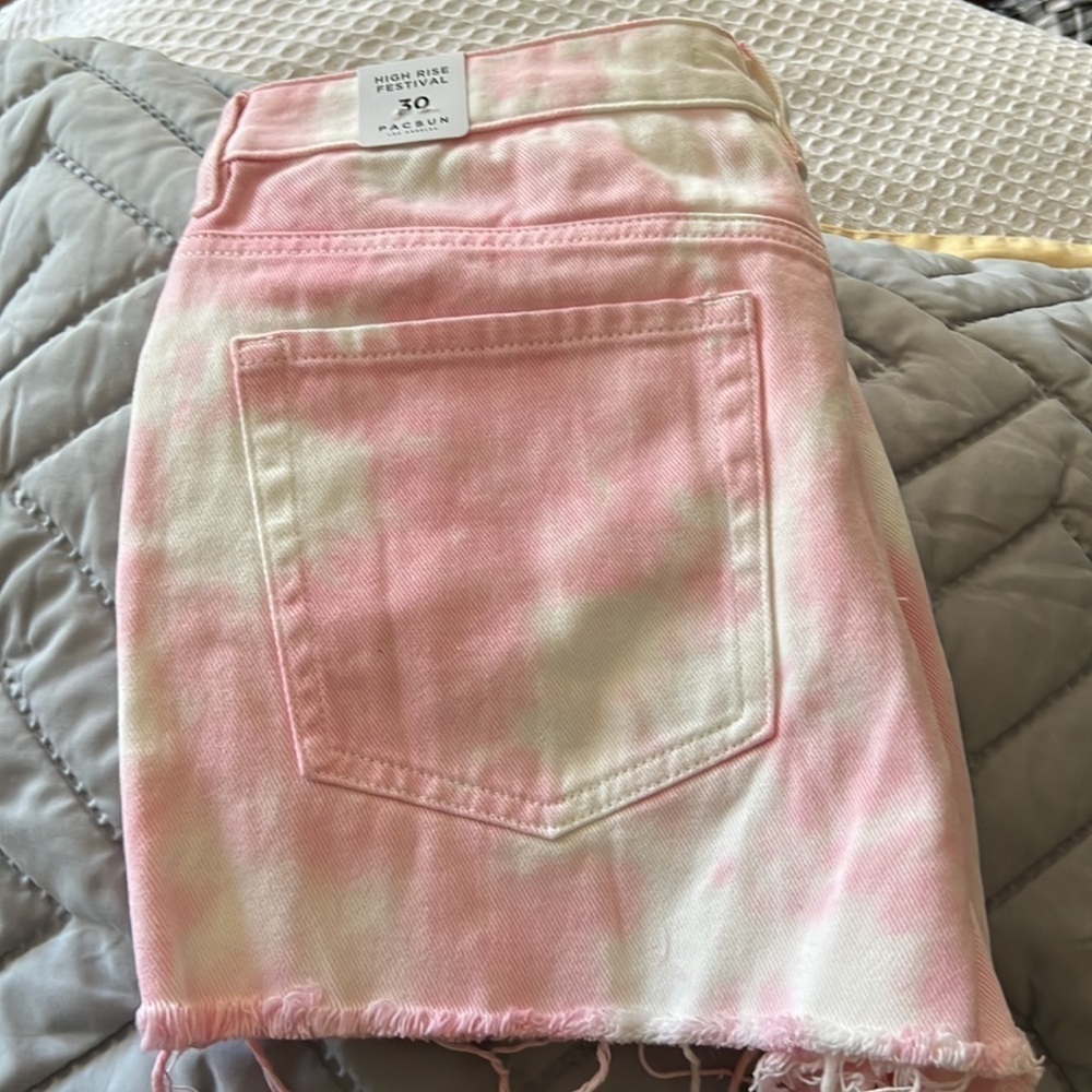 NWT..‎ PacSun High Rise Festival Shorts